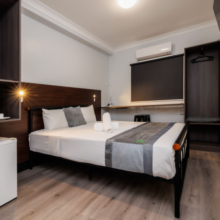 Comfort Inn Darwin standard queen room