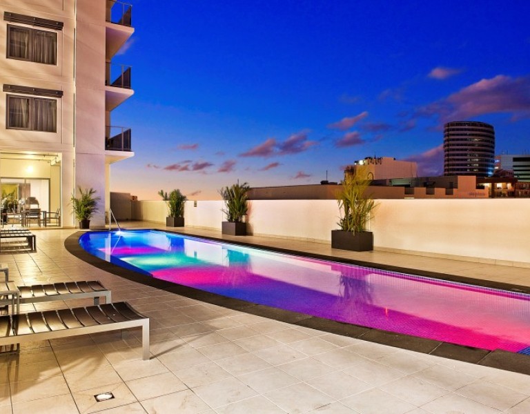 Pool at Oaks Elan Darwin 