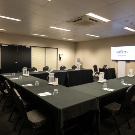 Meeting room at Novotel Darwin Airport 