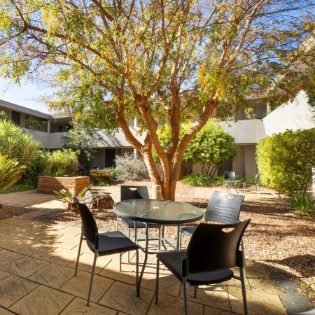 Deluxe King Courtyard view at Crowne Plaza Alice Springs Lasseters