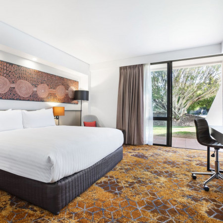 Deluxe King Room at Crowne Plaza Alice Springs Lasseters 