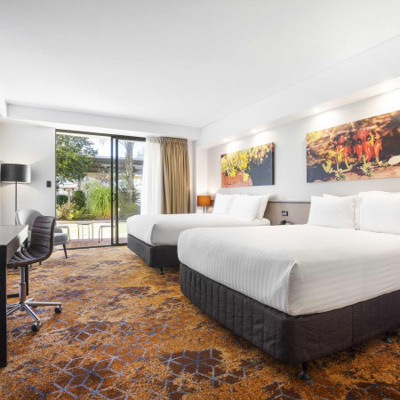 Deluxe Twin Room at Crowne Plaza Alice Springs Lasseters